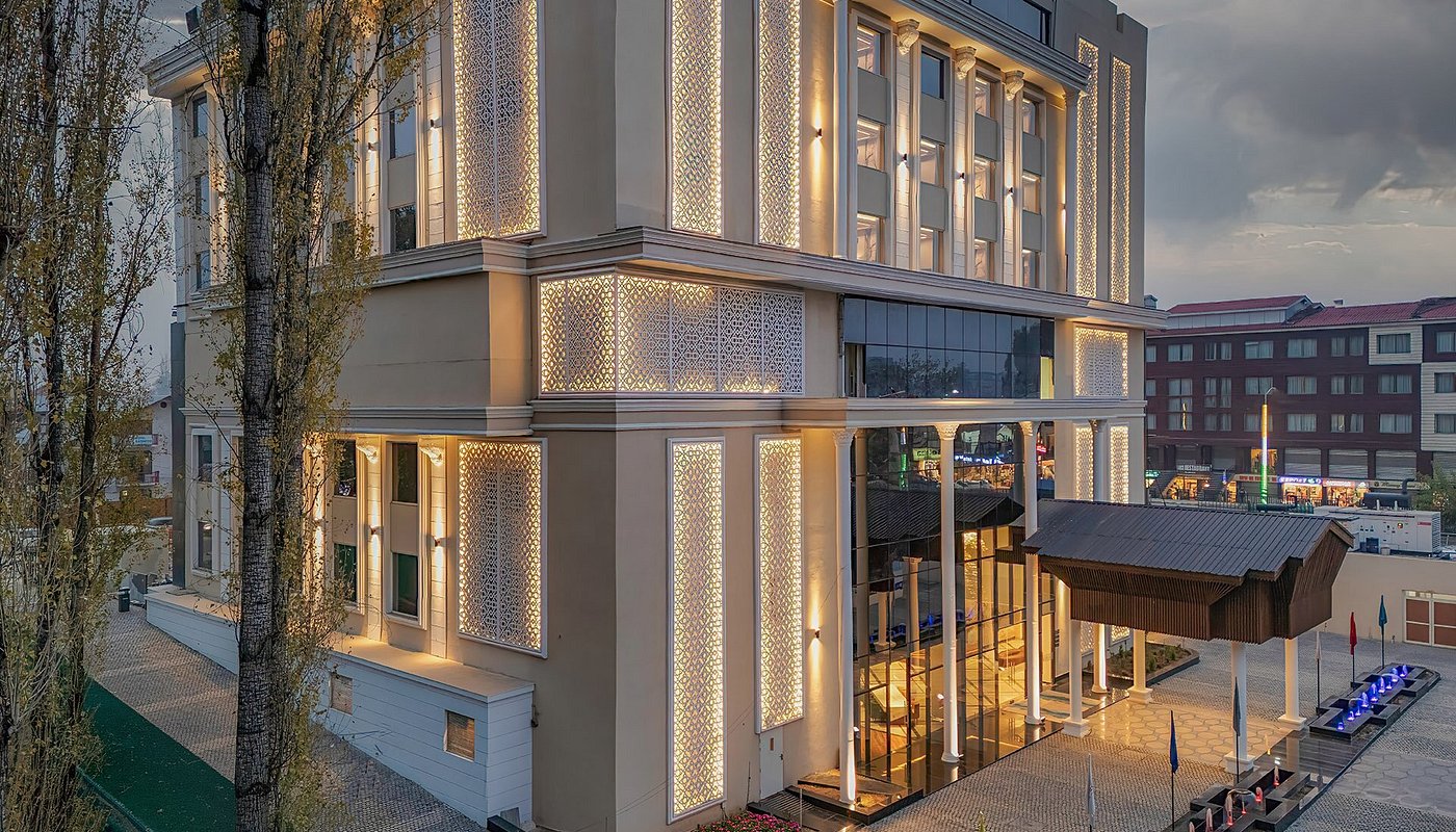 Ramada Encore By Wyndham Rajbagh Srinagar